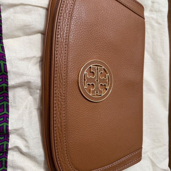 Tory Burch Amanda Crossbody Purse - Picture 9 of 9